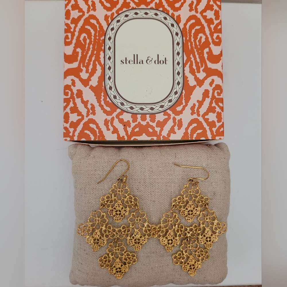 Stella & Dot Vintage Chantilly Lace Chandliers Gold - Picture 2 of 5